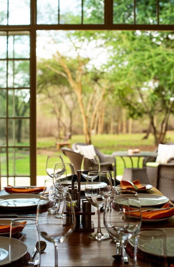 Hotel The Safari House à Usa River Extérieur photo